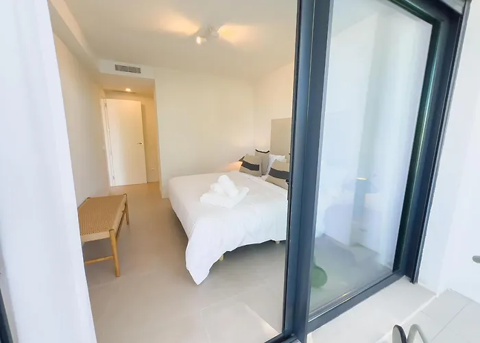 On The Golden Mile Апартаменты