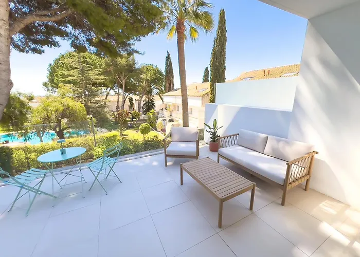 On The Golden Mile Апартаменты